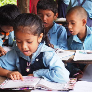 koululaisia Nepalissa