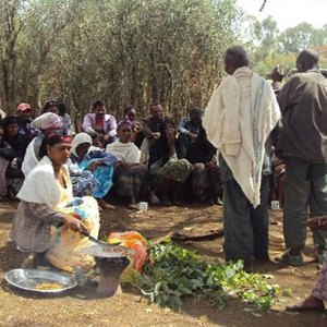 Ihmisten kokoontuminen Etiopiassa.