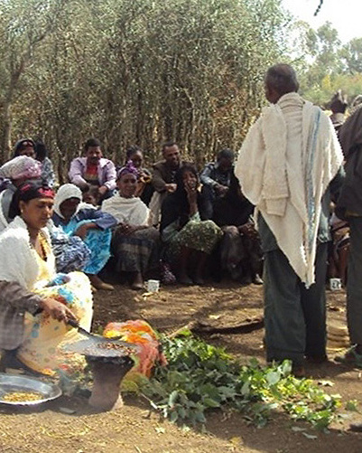 Ihmisten kokoontuminen Etiopiassa.