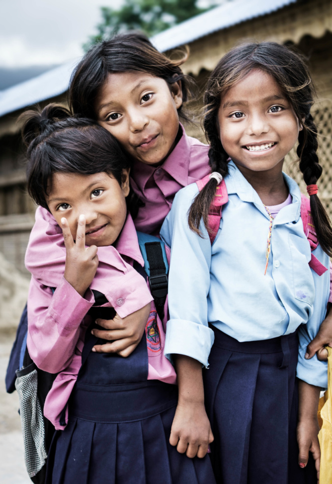 nepalilaisia koulutyttöjä